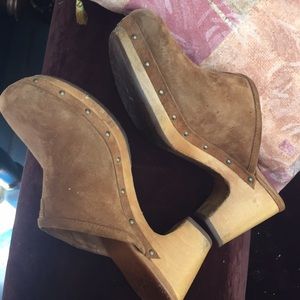 Ugg clogs